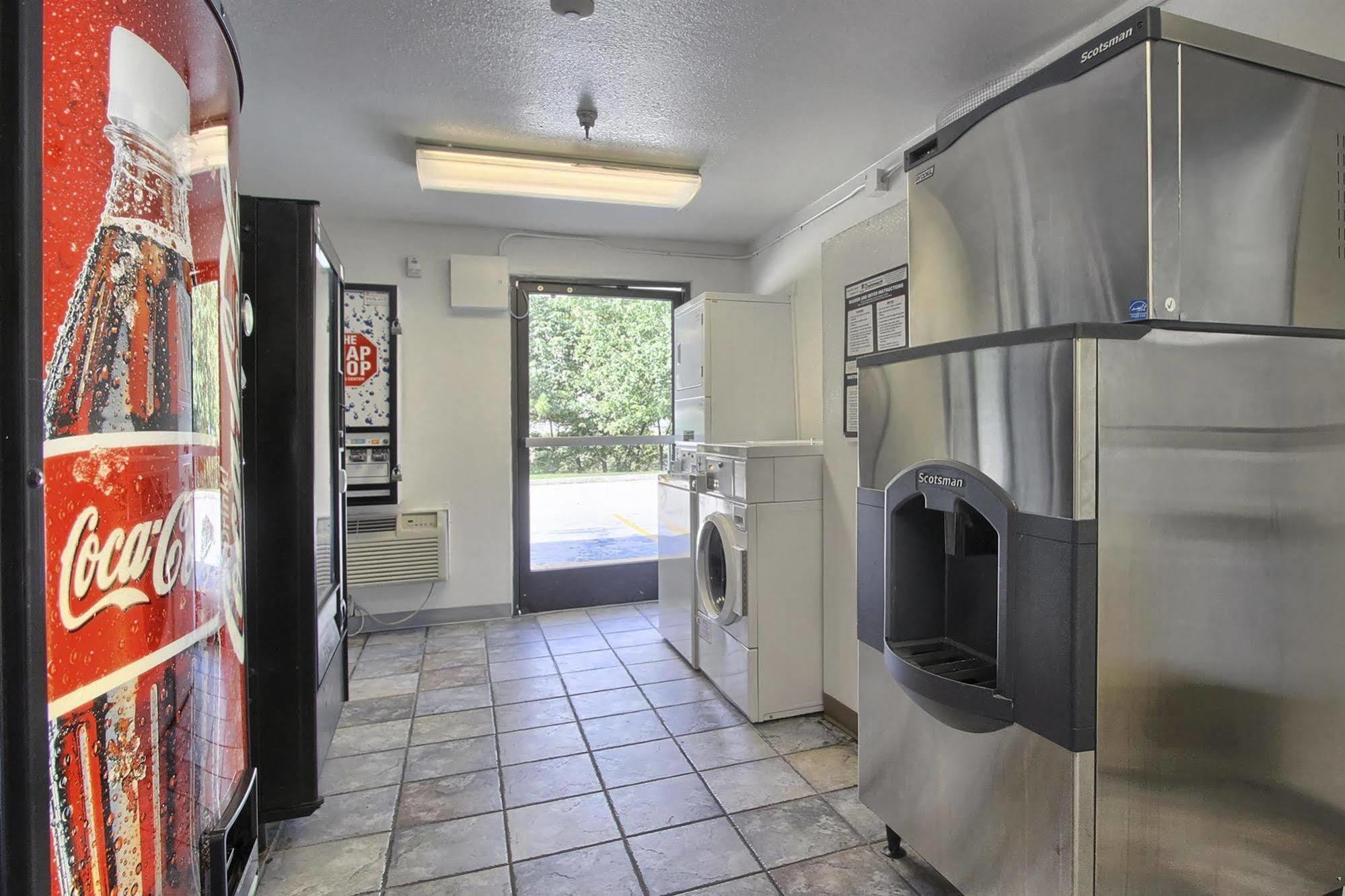 Hotel 6-new Cumberland, Pa - Harrisburg - Hershey South 2*