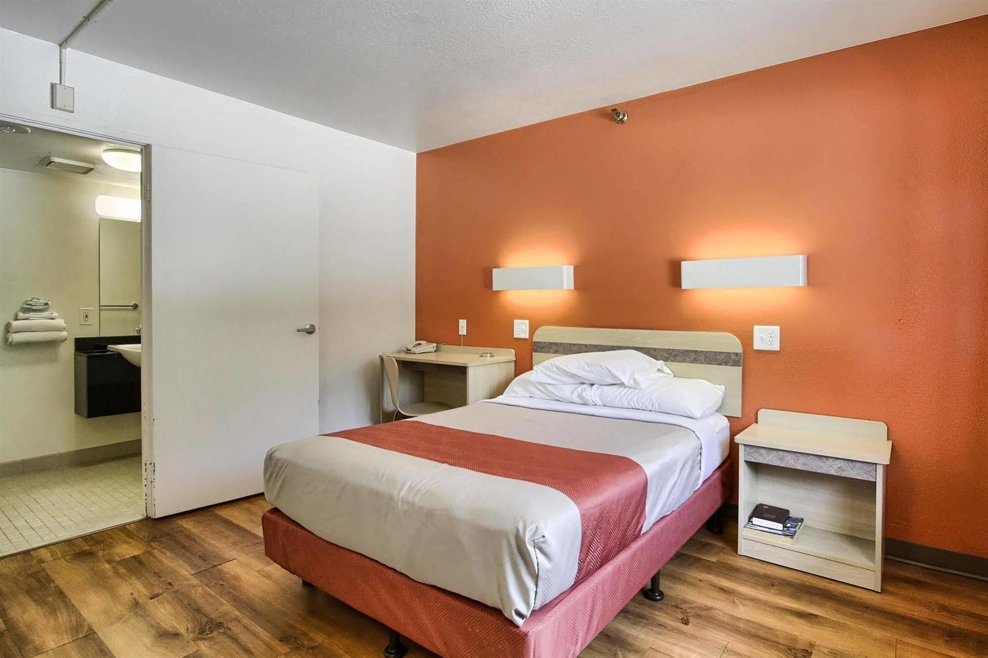 Hotel 6-new Cumberland, Pa - Harrisburg - Hershey South New Cumberland