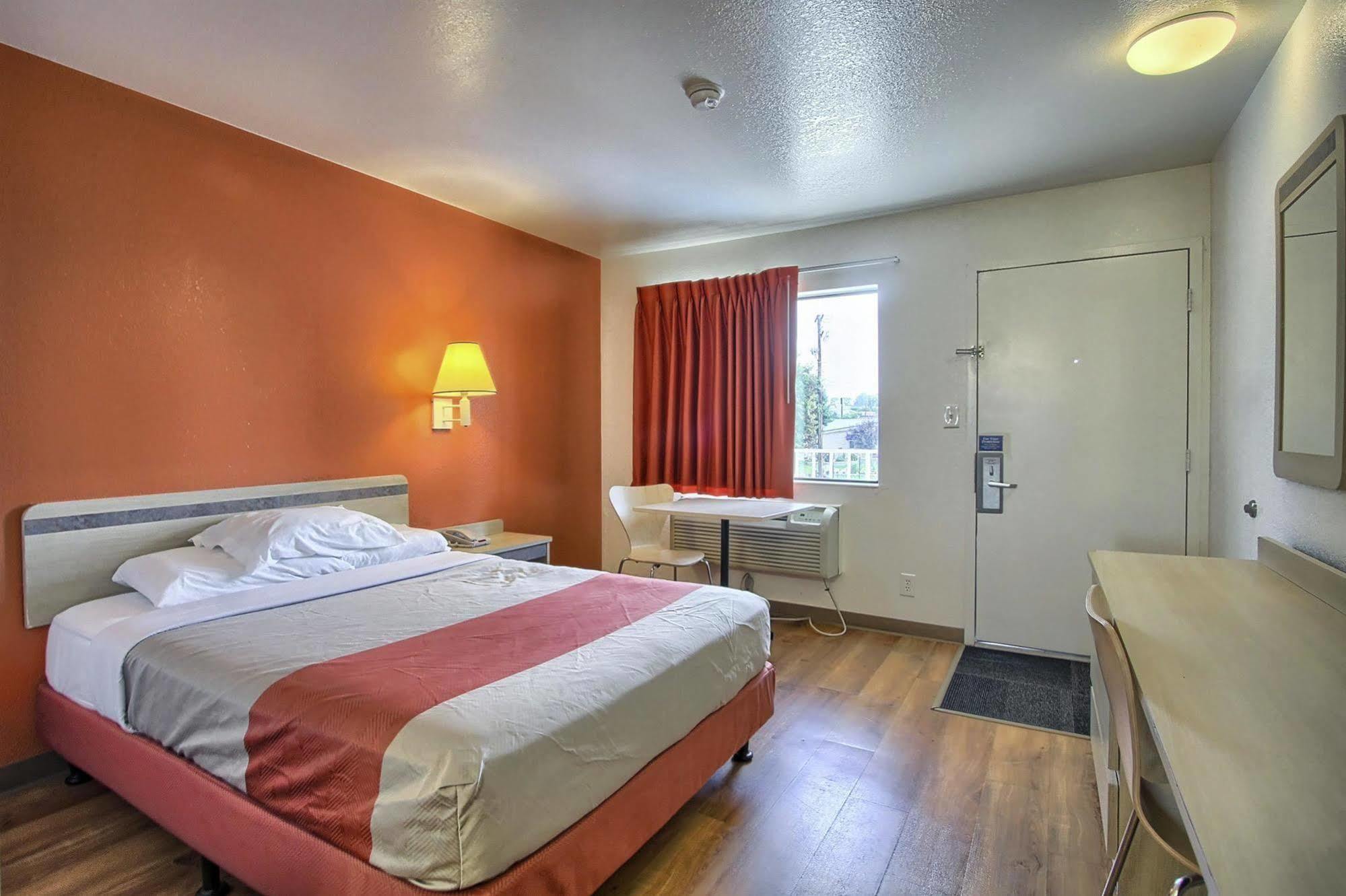 Hotel 6-new Cumberland, Pa - Harrisburg - Hershey South New Cumberland